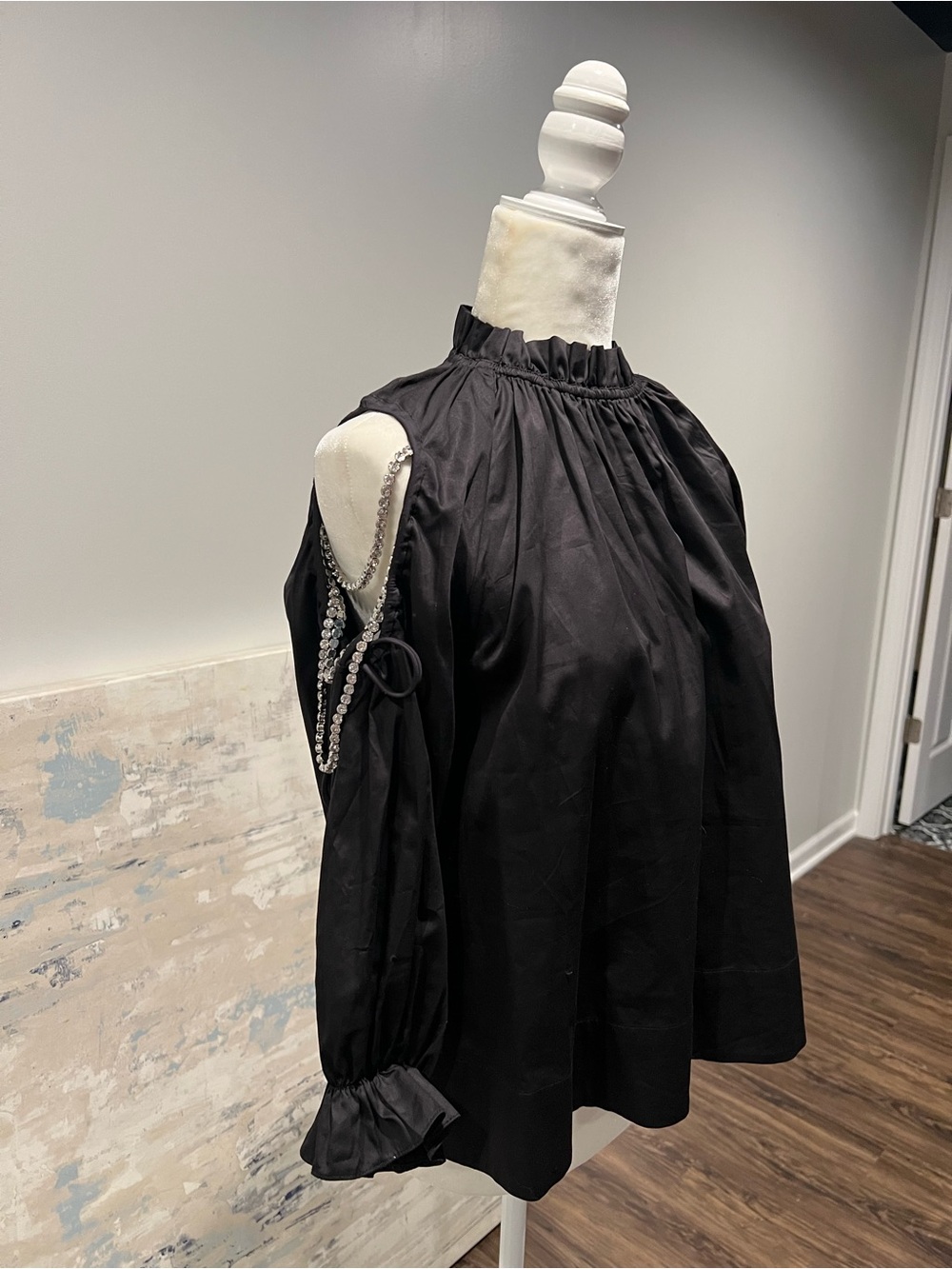 Cynthia Rowley Black Ruffled Cold-Shoulder Blouse w Rhinestones Detail; S